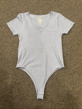 Light Blue Ribbed V-Neck Bodysuit with Short Sleeves